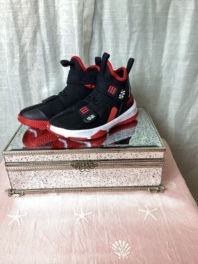 Nike LeBron Soldier 13 FlyEase- Bred- Kids sneakers; Size: 12.5C